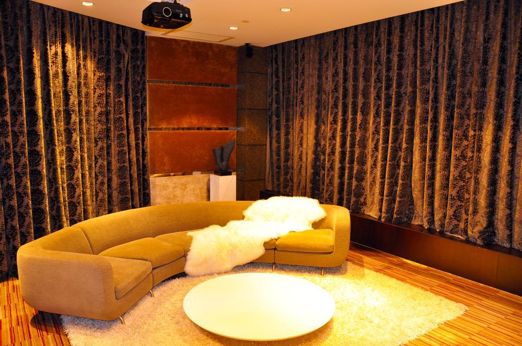 Howard Johnson Business Club Hotel 5*