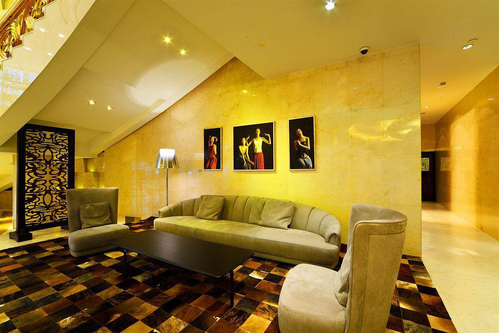 Howard Johnson Business Club Hotel 5*